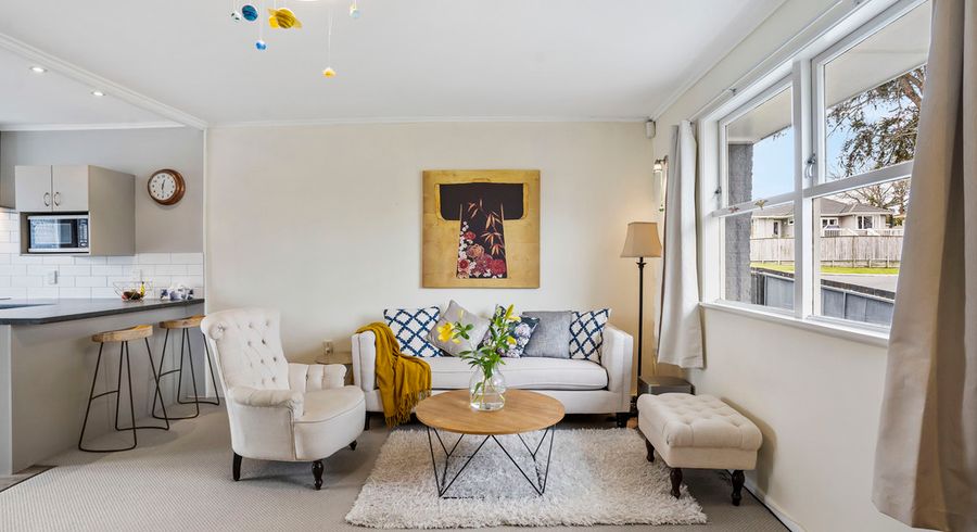  at 2/32 Paragon Avenue, Beach Haven, Auckland