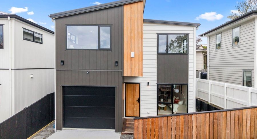 at 90B Oaktree Avenue, Browns Bay, North Shore City, Auckland