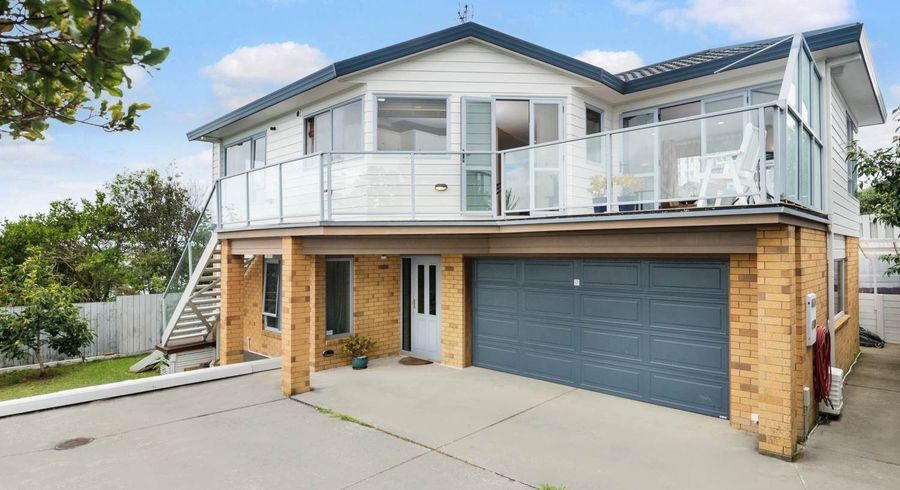  at 2/75a Target Road, Totara Vale, North Shore City, Auckland