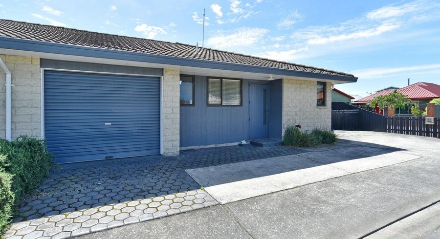  at 2/3 Flaxwood Lane, Waltham, Christchurch
