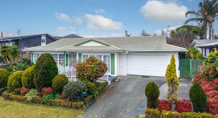  at 11 Fratley Avenue, Farm Cove, Manukau City, Auckland