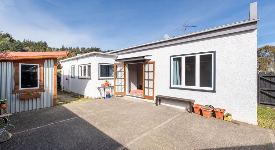  at 9 Mangaroa Hill Road, Maoribank, Upper Hutt, Wellington