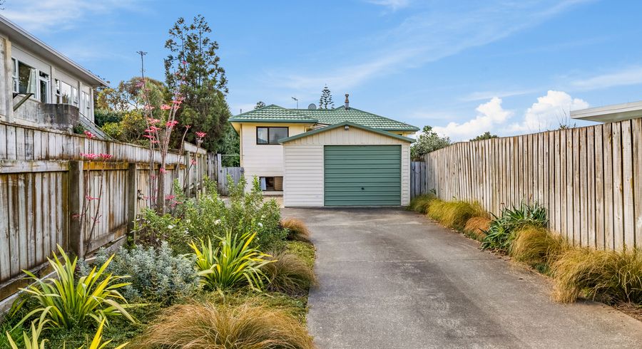  at 17 Jeep Road, Raumati South, Paraparaumu