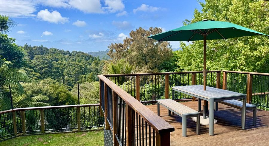  at 1114 Scenic Drive North, Swanson, Waitakere City, Auckland