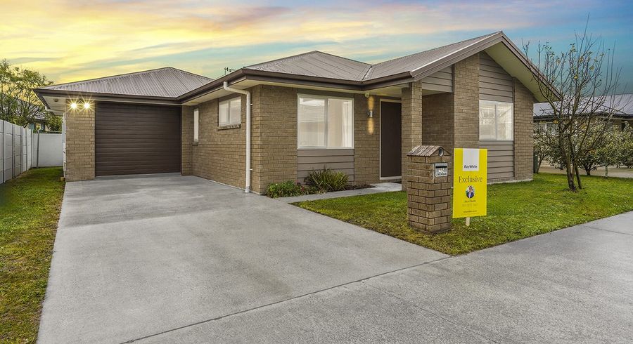  at 25 Landmark Court, Huntington, Hamilton