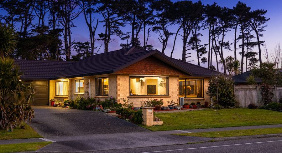  at 130 Weggery Drive, Waikanae Beach, Kapiti Coast, Wellington