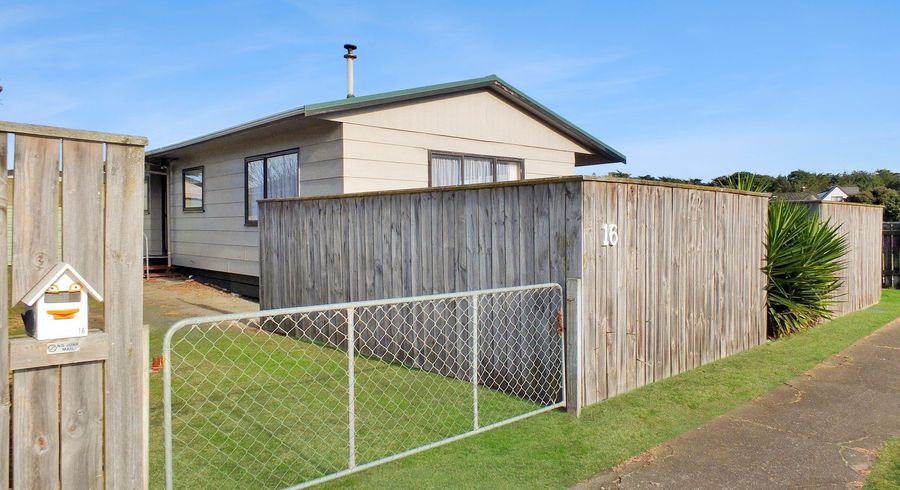  at 16 Cousins Avenue East, Foxton Beach, Foxton