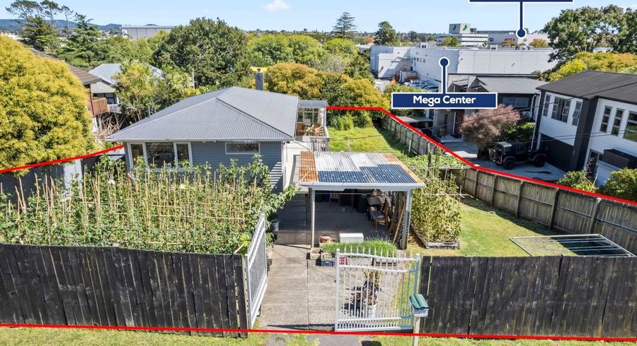  at 39 Newington Road, Henderson, Waitakere City, Auckland