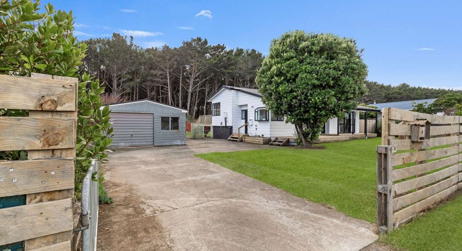  at 9 Cousins Avenue East, Foxton Beach, Horowhenua, Manawatu / Whanganui
