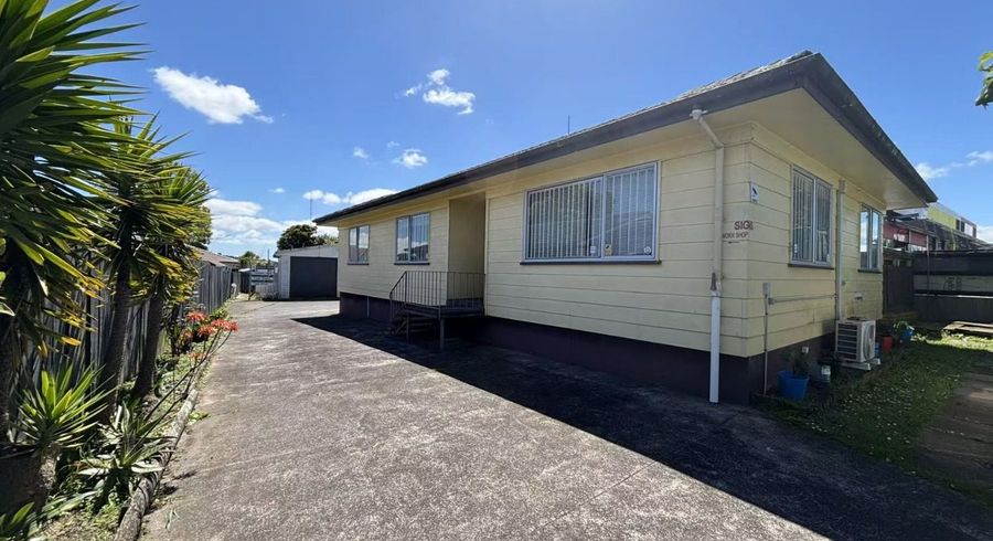  at 190 Universal Drive, Henderson, Waitakere City, Auckland