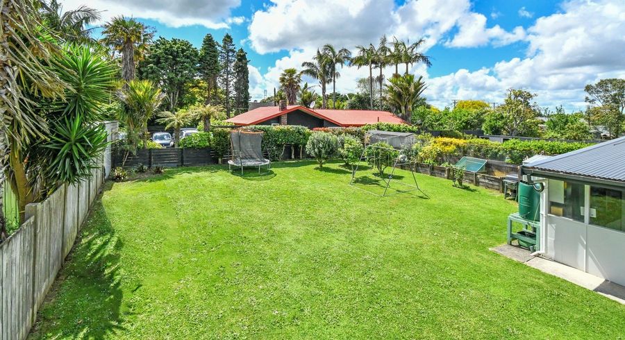  at 2 Hillcrest Grove, Hillpark, Auckland