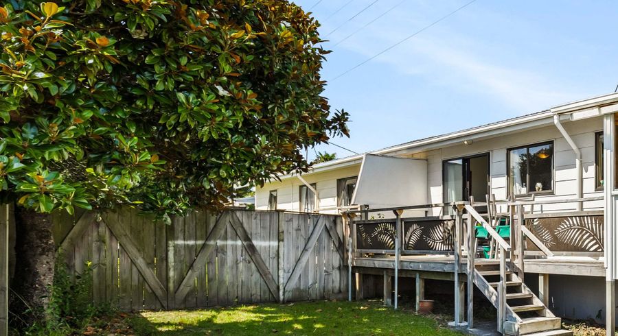  at Te Atatu South, Waitakere City, Auckland