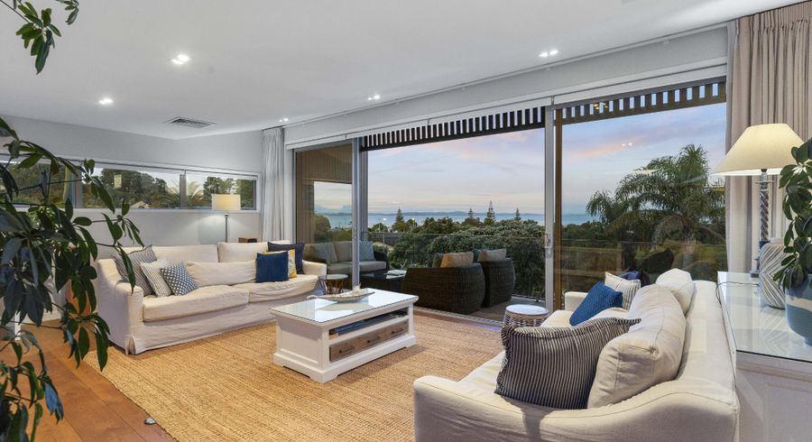  at 10 McCrystal Avenue, Bucklands Beach, Manukau City, Auckland