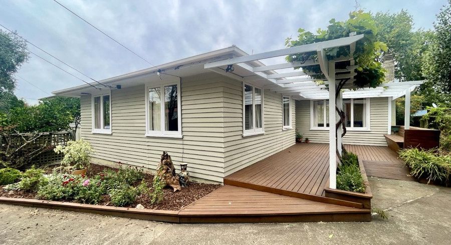  at 6 Kiekie Road, Mangere Bridge, Manukau City, Auckland