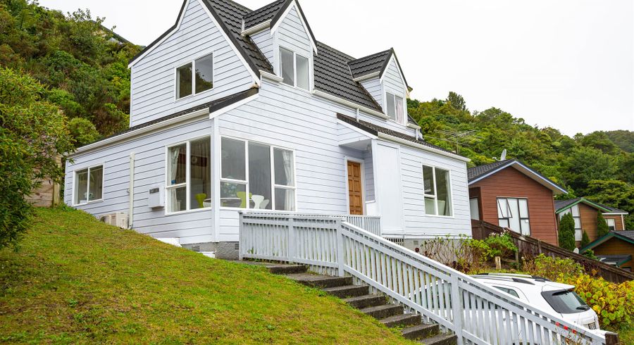  at 2/61 Woodhouse Avenue, Karori, Wellington