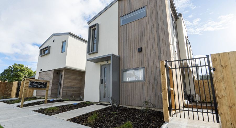  at 2/43 Churton Crescent, Taita, Lower Hutt