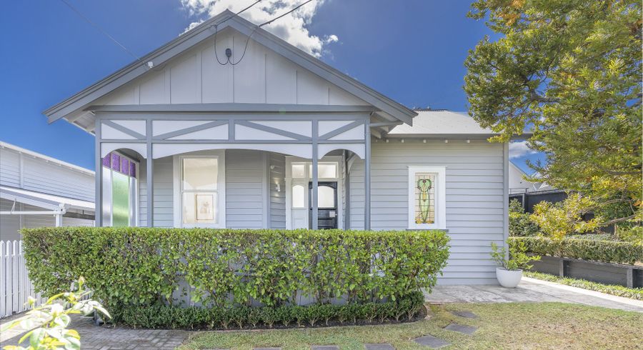  at 33 Warnock Street, Westmere, Auckland