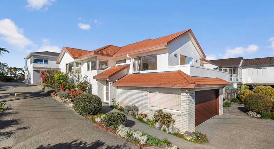  at 1/1 Masterton Road, Rothesay Bay, Auckland