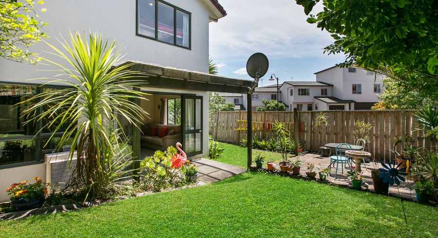  at 9/42 Fields Parade, Oteha, Auckland