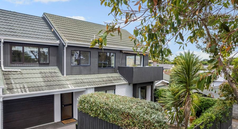  at 2/42 Shackleton Road, Mount Eden, Auckland City, Auckland