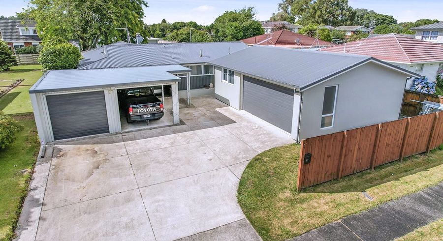  at 27 Glen Lynne Avenue, Queenwood, Hamilton