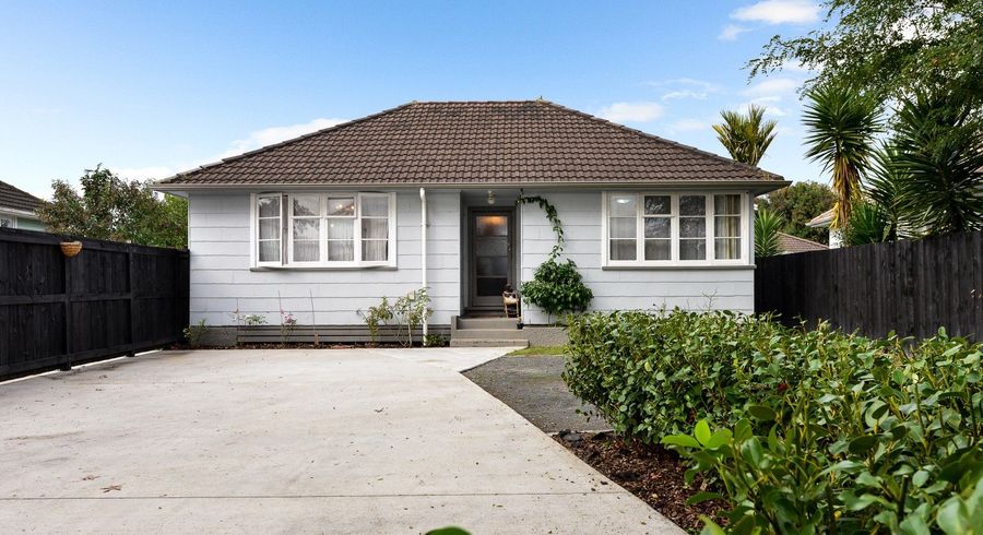  at 98 Holland Road, Fairfield, Hamilton