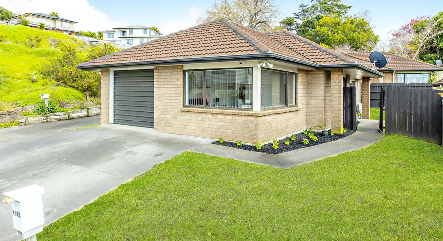  at 2/23 Lowburn Place, Clover Park, Auckland