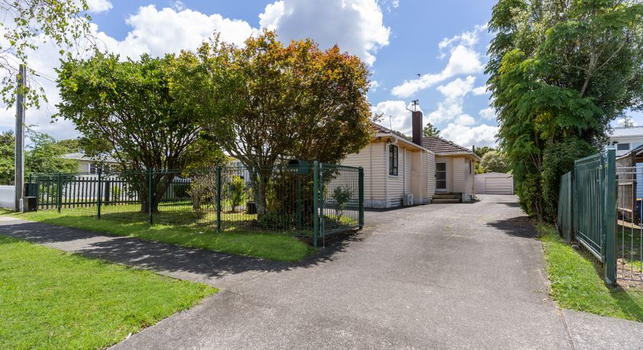  at 683 Swanson Road, Swanson, Auckland