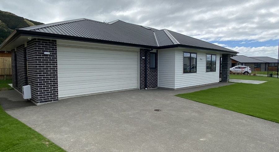  at 2 Weweia Close, Kenepuru, Porirua
