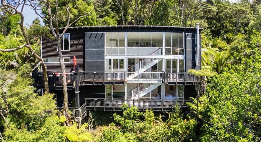  at 87 Laingholm Drive, Laingholm, Waitakere City, Auckland