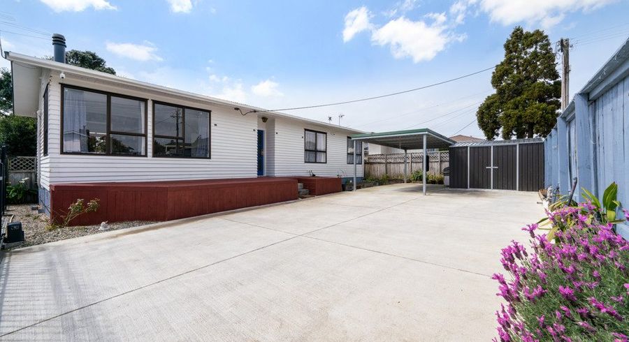  at 9 Garelja Road, Henderson, Waitakere City, Auckland
