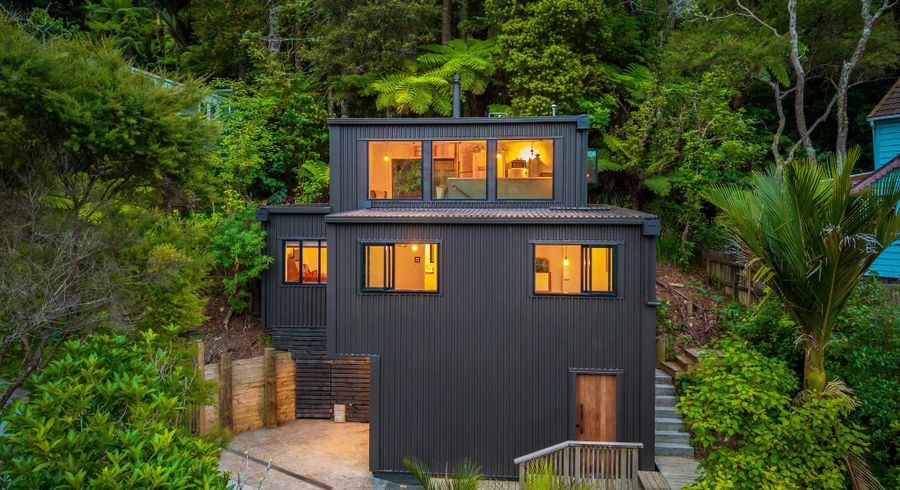  at 105 Laingholm Drive, Laingholm, Waitakere City, Auckland