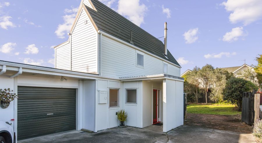  at 2/208 Manly Street, Paraparaumu Beach, Paraparaumu