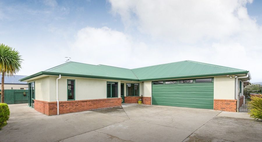  at 8 Fernlea Avenue, Kelvin Grove, Palmerston North, Manawatu / Whanganui
