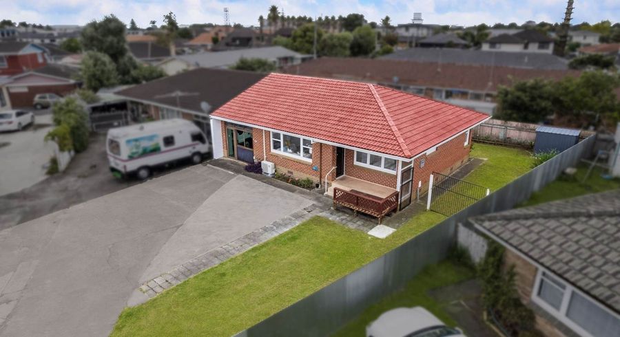  at 2/43 Wintere Road, Papatoetoe, Auckland