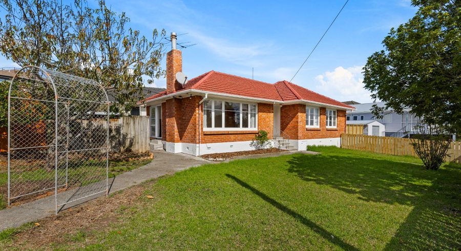  at 40 Vodanovich Road, Te Atatu South, Waitakere City, Auckland