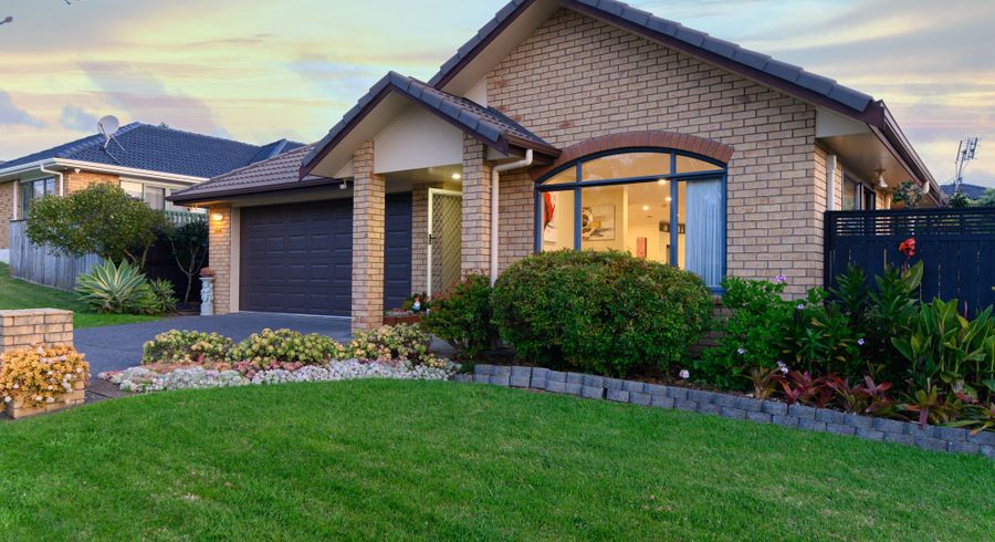  at 32 Corta Bella Place, Golflands, Auckland