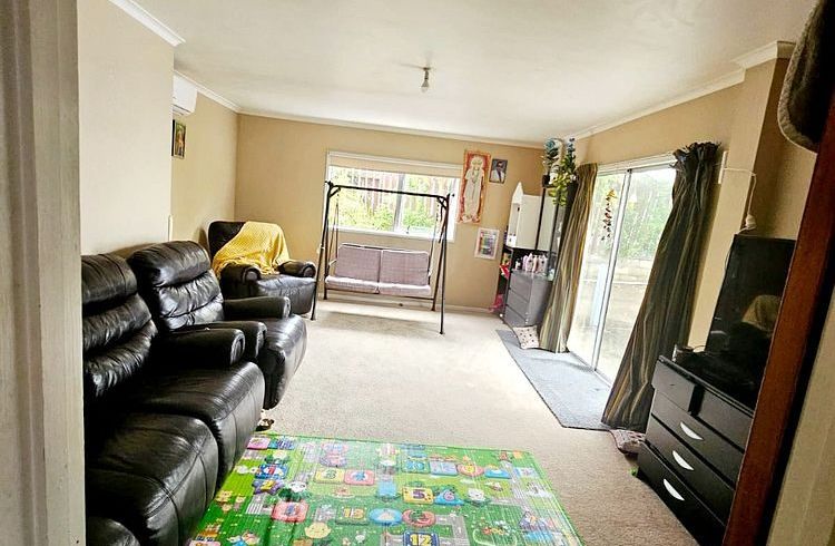  at 940B East Coast Road, Northcross, North Shore City, Auckland