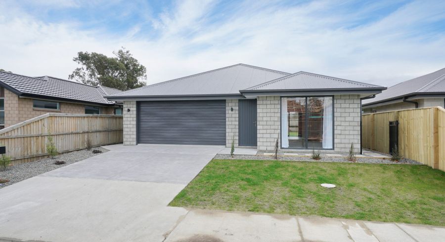  at 33 Tara Crescent, Woodend, Woodend