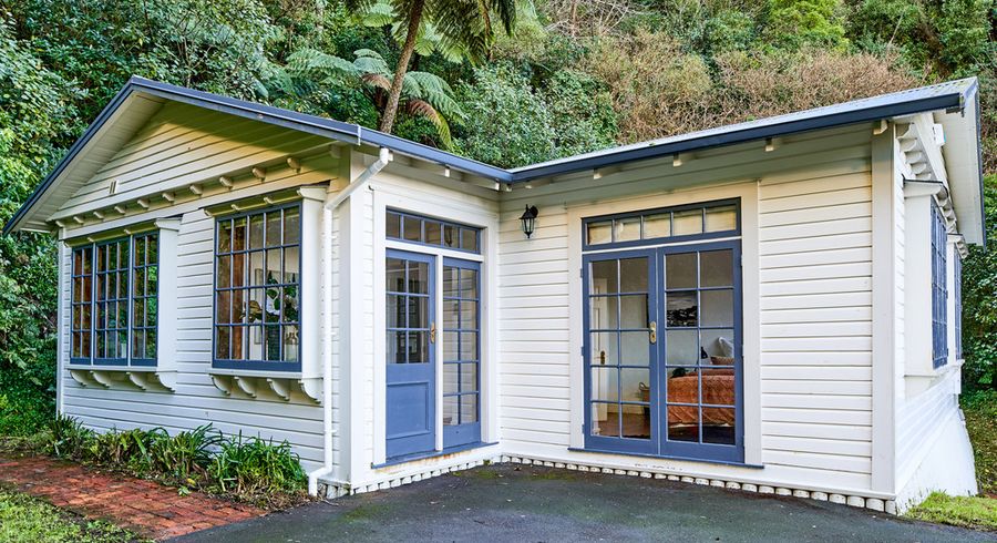  at 2 Military Road, Northland, Wellington
