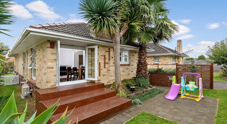  at 2/9 Bowling Avenue, Epsom, Auckland