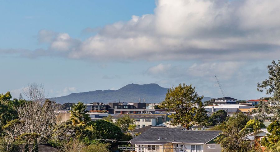  at 6 Hatherlow Street, Glenfield, Auckland