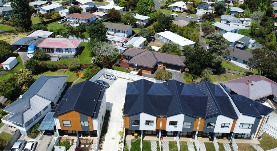  at 4/24 Tara Road, Henderson, Auckland