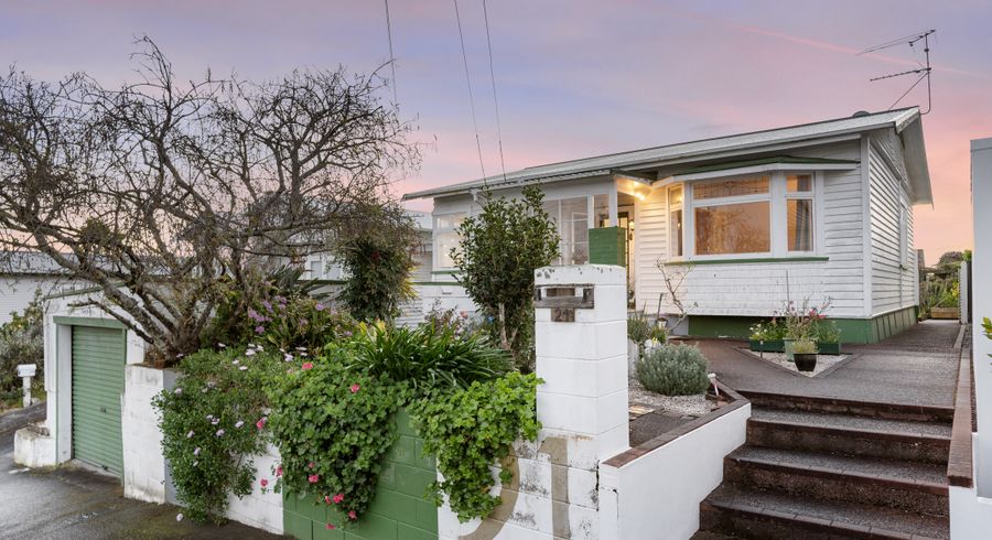  at 21 Oban Road, Westmere, Auckland