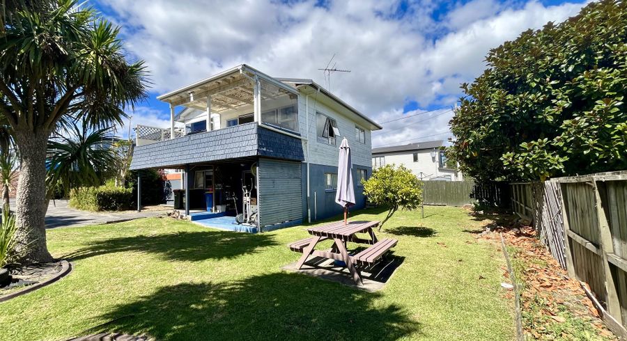  at 3A Hillary Heights Ave, Glendene, Waitakere City, Auckland