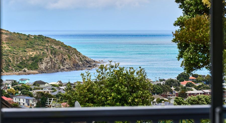  at 109A Gloaming Hill, Titahi Bay, Porirua, Wellington