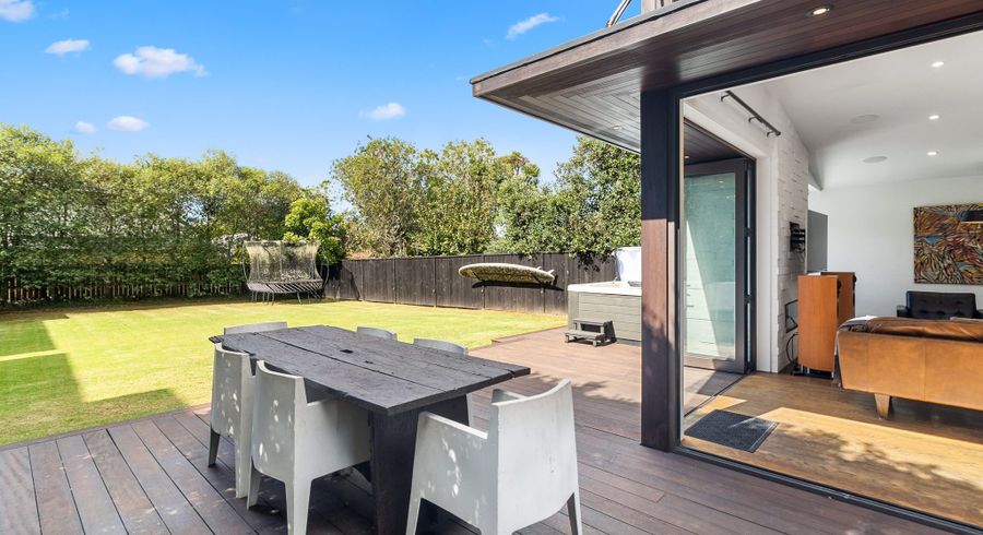  at 15 Kiwi Road, Point Chevalier, Auckland City, Auckland