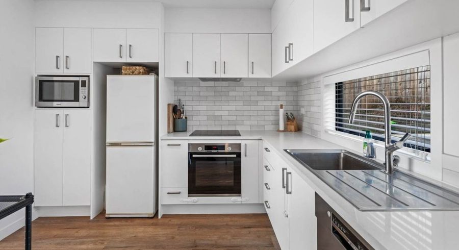  at 8/35 Garadice Road, Rothesay Bay, North Shore City, Auckland