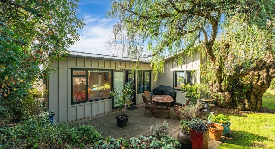  at 2 Earle Place, Acacia Bay, Taupo