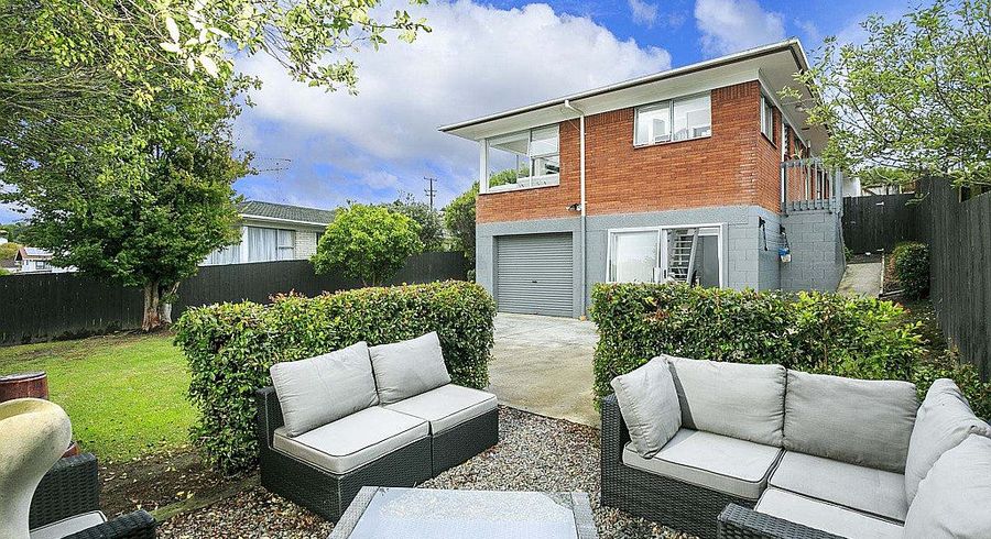  at 2/2 Lambrown Drive, Totara Vale, North Shore City, Auckland